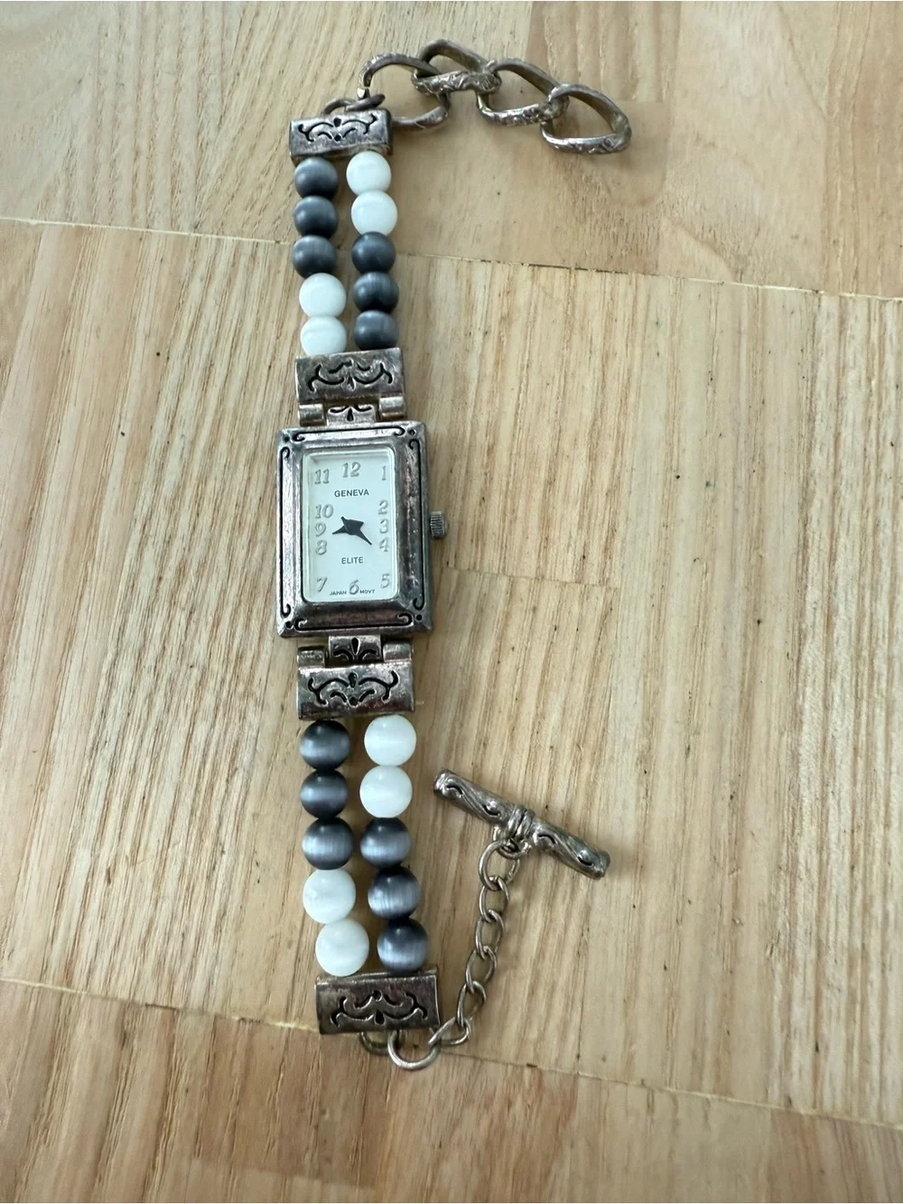 Geneva elite ladies silver tone beaded bracelet watch NEW BATTERY